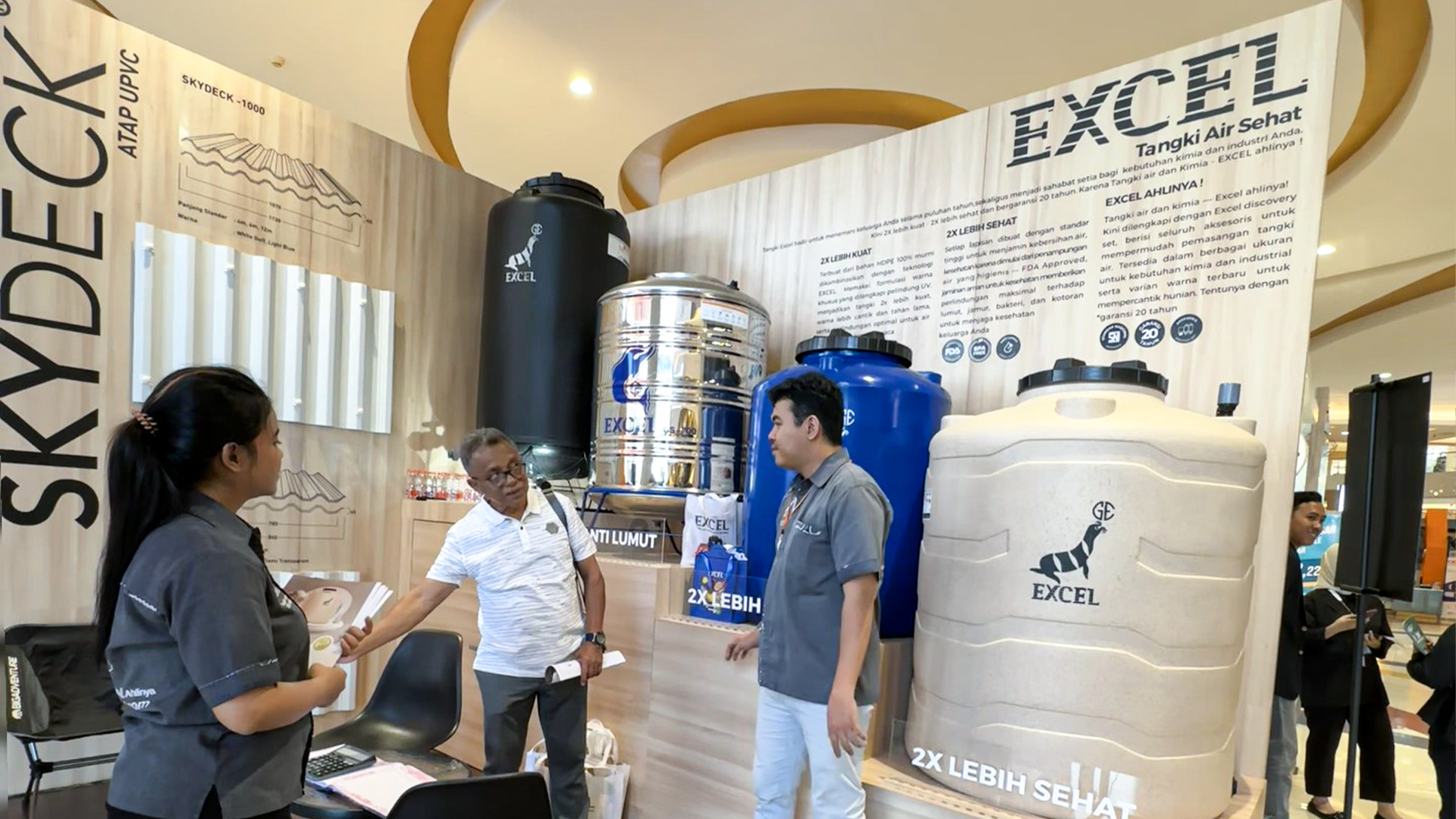 Inovasi Tangki Air Total Kuras dan Atap UPVC Memikat Warga Makassar di Pameran Property & Building Material Expo 2024